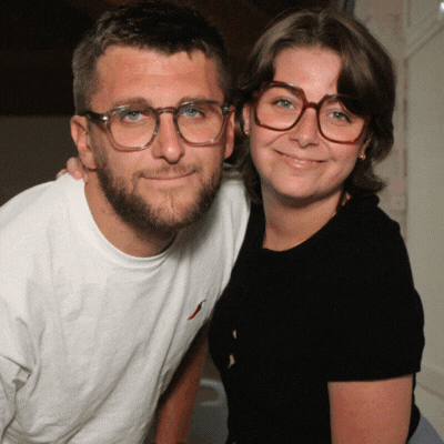 gif de photo de couple qui défile prise pendant un événement